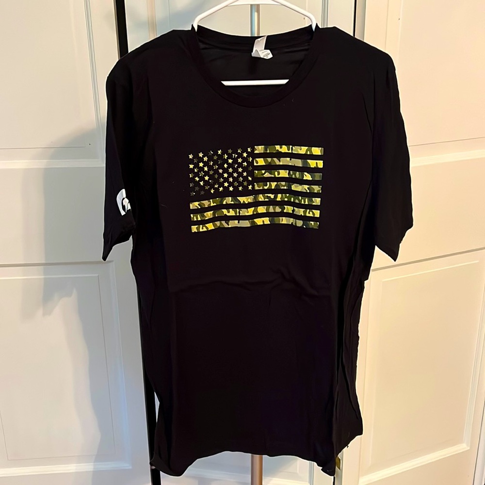 Men’s camo American flag t shirt size XL